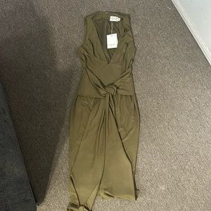 Beautiful green dress, never worn before!